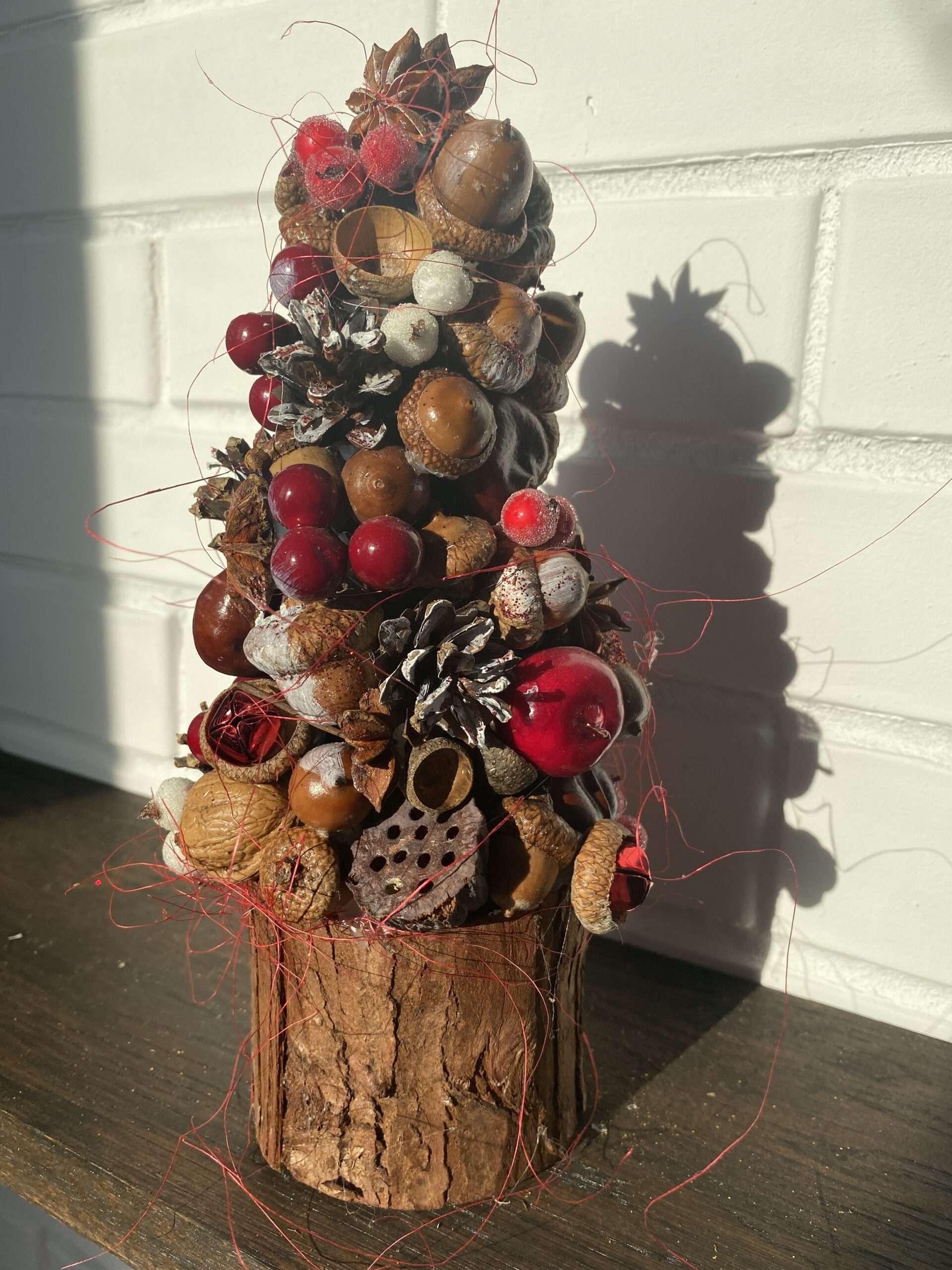 Ялинка ручної роботи із натуральних матеріалів