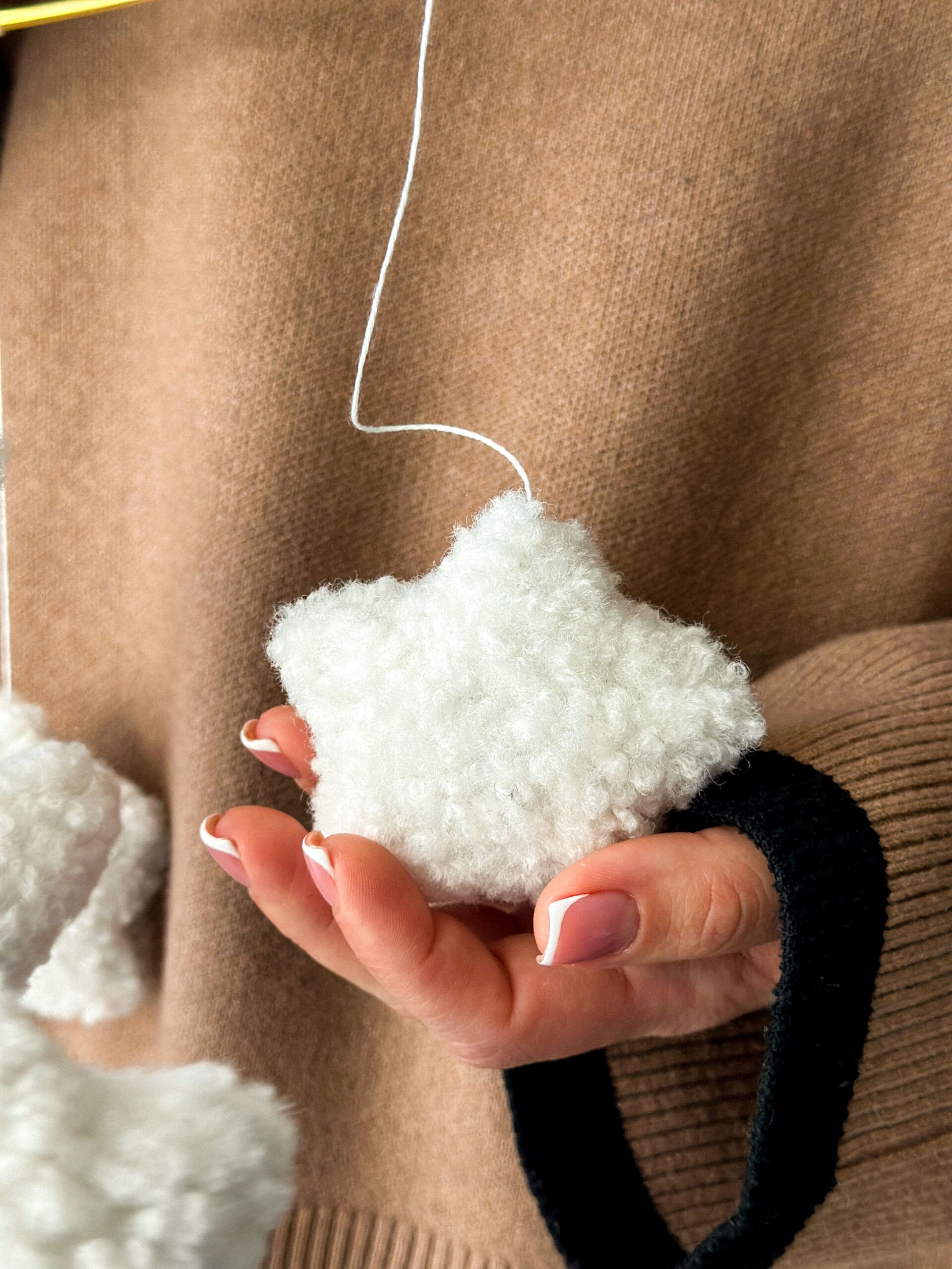 Мобіль на ліжечко для немовлят Зірочки букле білі - Зображення 4