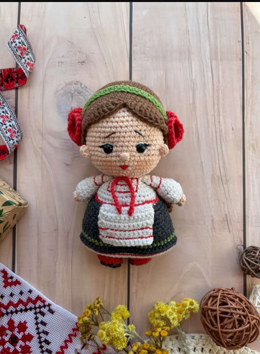 В'язана лялька маленька Україночка